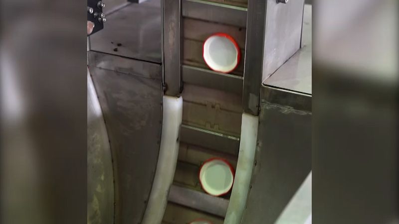 Cap Unscrambling & Placing Machine